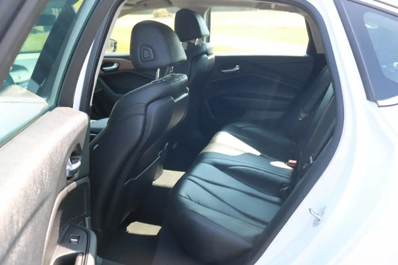 Acura TLX снимка Acura TLX