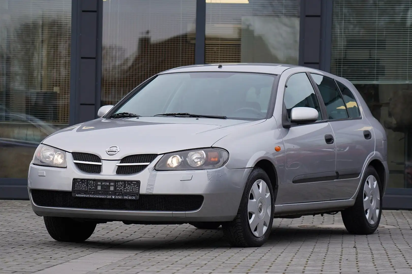 Nissan Almera Visia Silber - 2