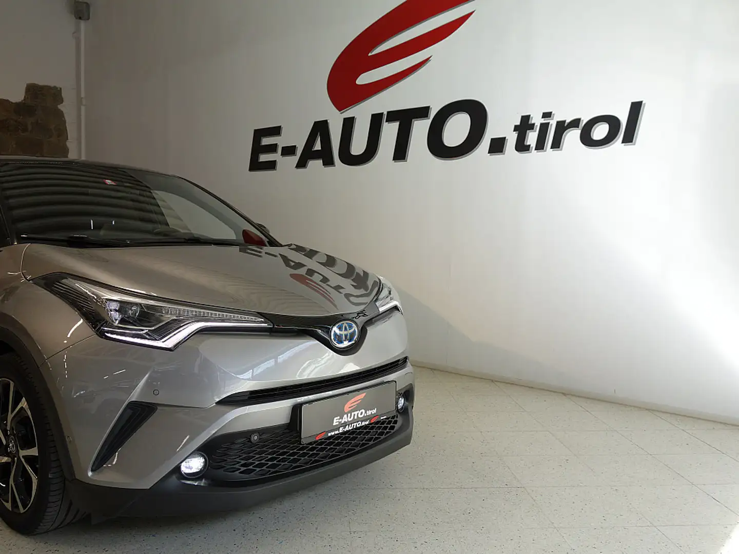 Toyota C-HR 1,8 Hybrid CVT *BITONE *SAFETY SENSE *122PS SYS... Grau - 2