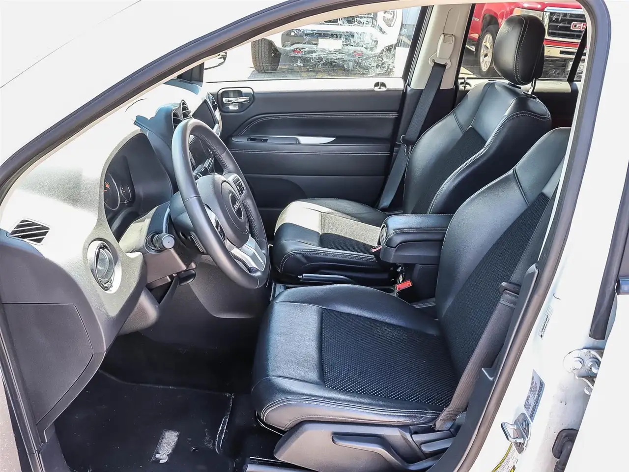Jeep Compass photo Jeep Compass