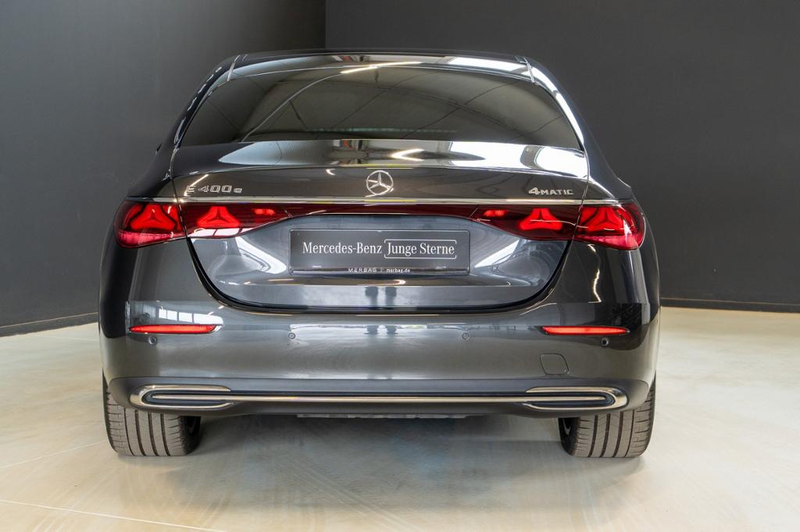Mercedes-Benz E 400 e 4M *Avantgarde Pano AHK Burm Digital DC+ — photo 4