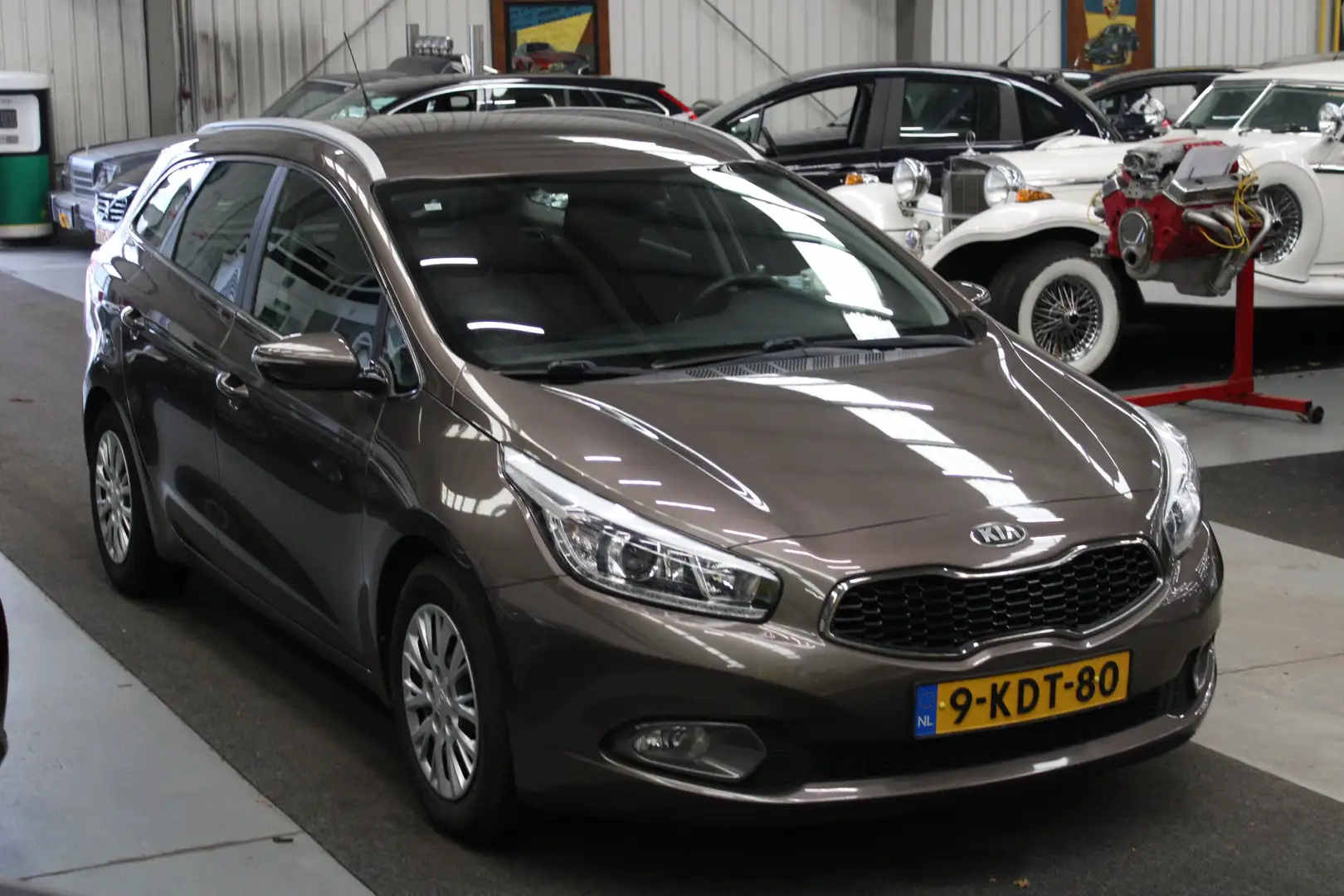 Kia Ceed SW / cee'd SW Sportswagon 1.6 GDI Comfort Pack Airco, Cruise Con Brązowy - 2