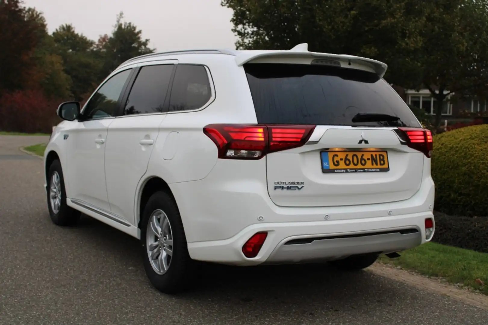 Mitsubishi Outlander 2.4 PHEV 240pk Pure automaat ECC/navi/cruise/camer Blanc - 2