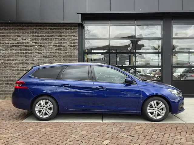 Peugeot 308 view 5