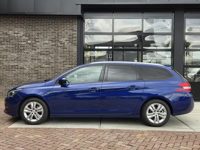 Peugeot 308 view 6