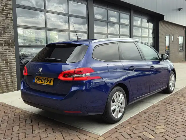 Peugeot 308 view 2