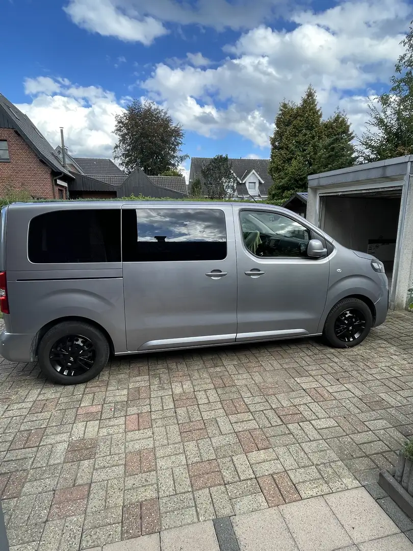 Opel Zafira Life 1.5 D M Selection(9 sitzer) Grau - 1