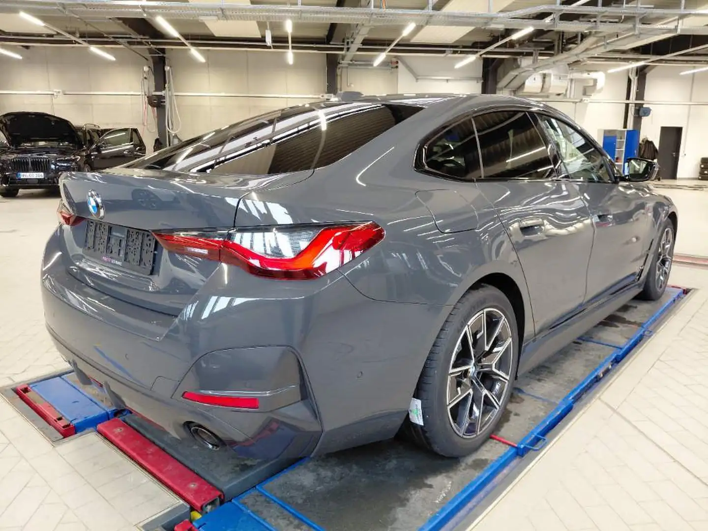 BMW 420 d xDrive Gran Coupe M Sport AHK/STNDHZNG/H&K Grau - 2