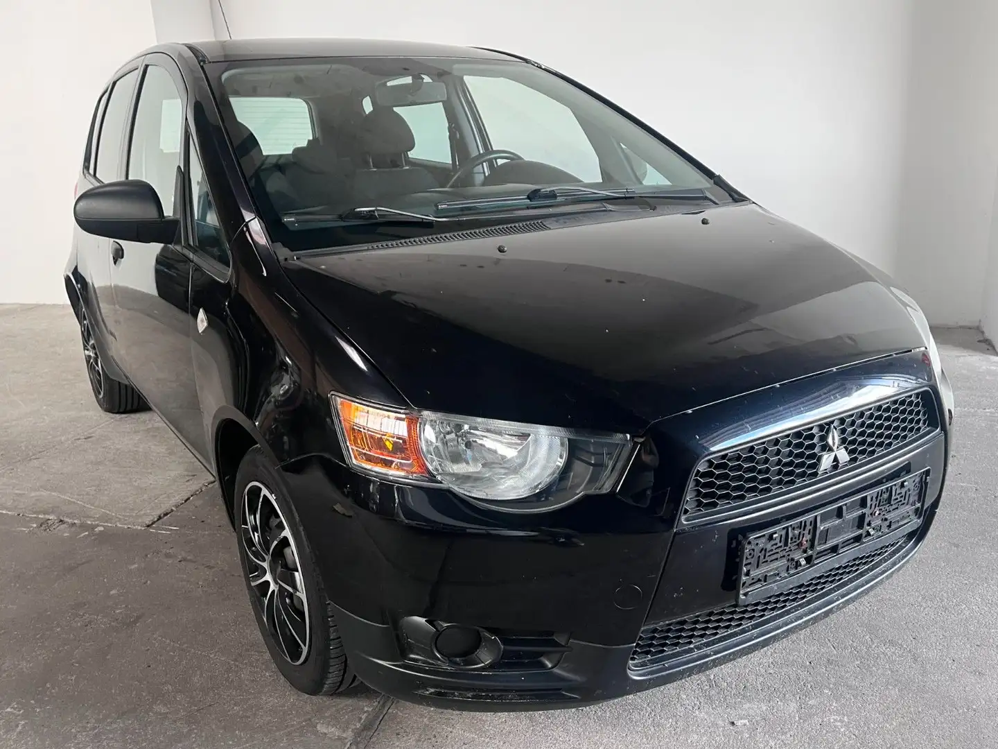 Mitsubishi Colt Lim. 5-trg. Schwarz - 2