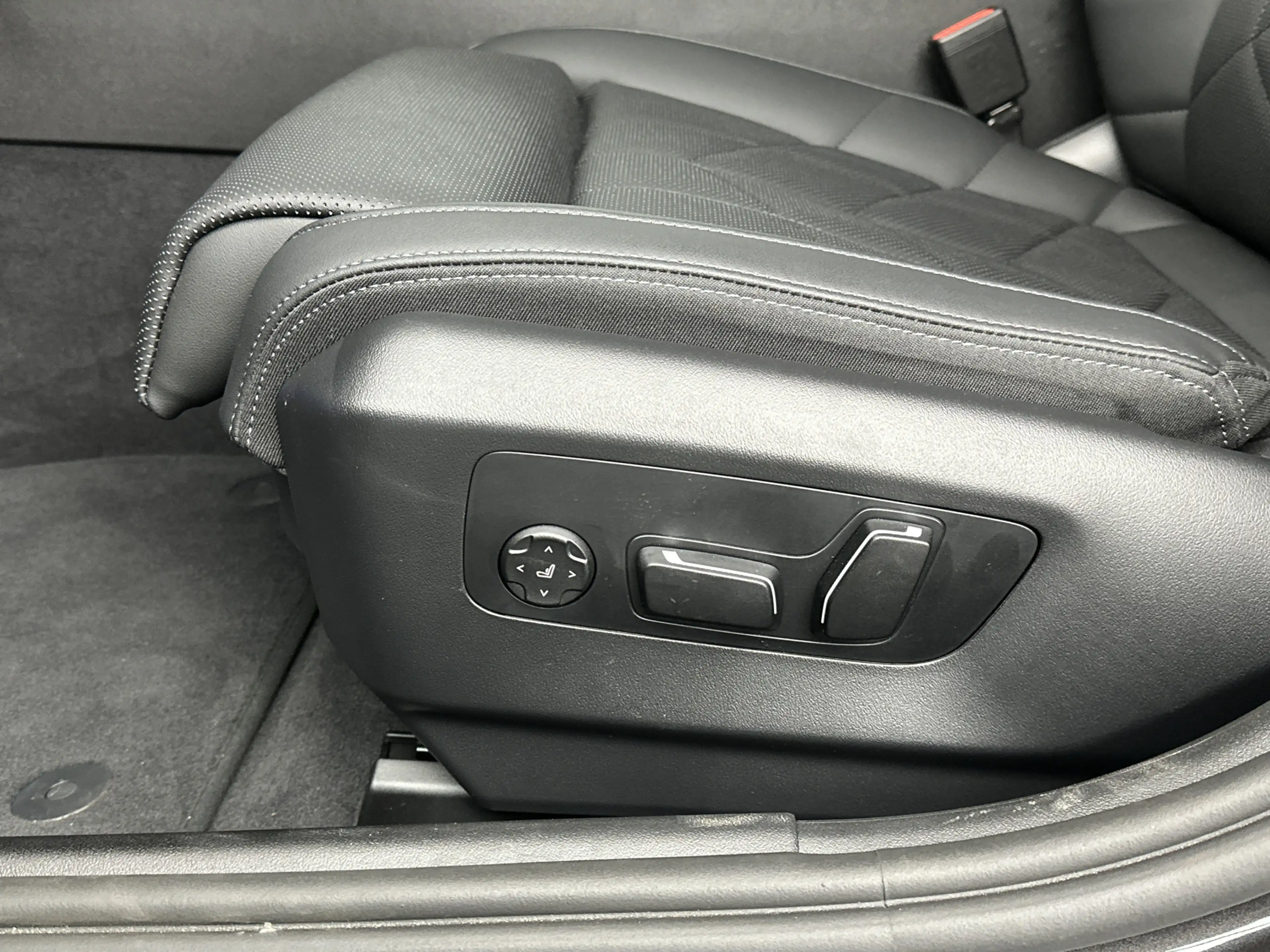 BMW i5 Touring eDrive40 M Sport Edition 84 kWh M-Sport Pr — photo 12