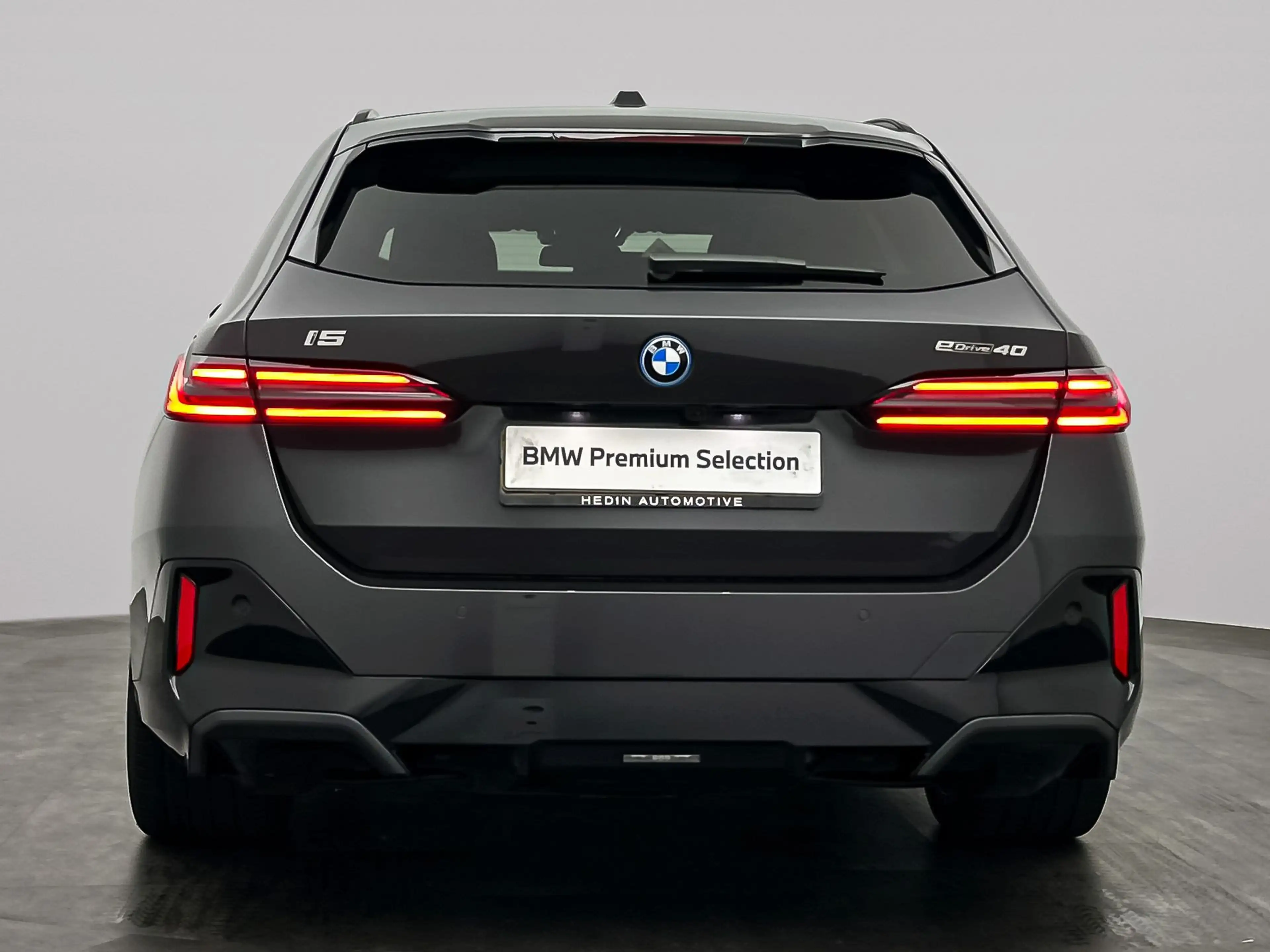 BMW i5 Touring eDrive40 M Sport Edition 84 kWh M-Sport Pr — photo 5