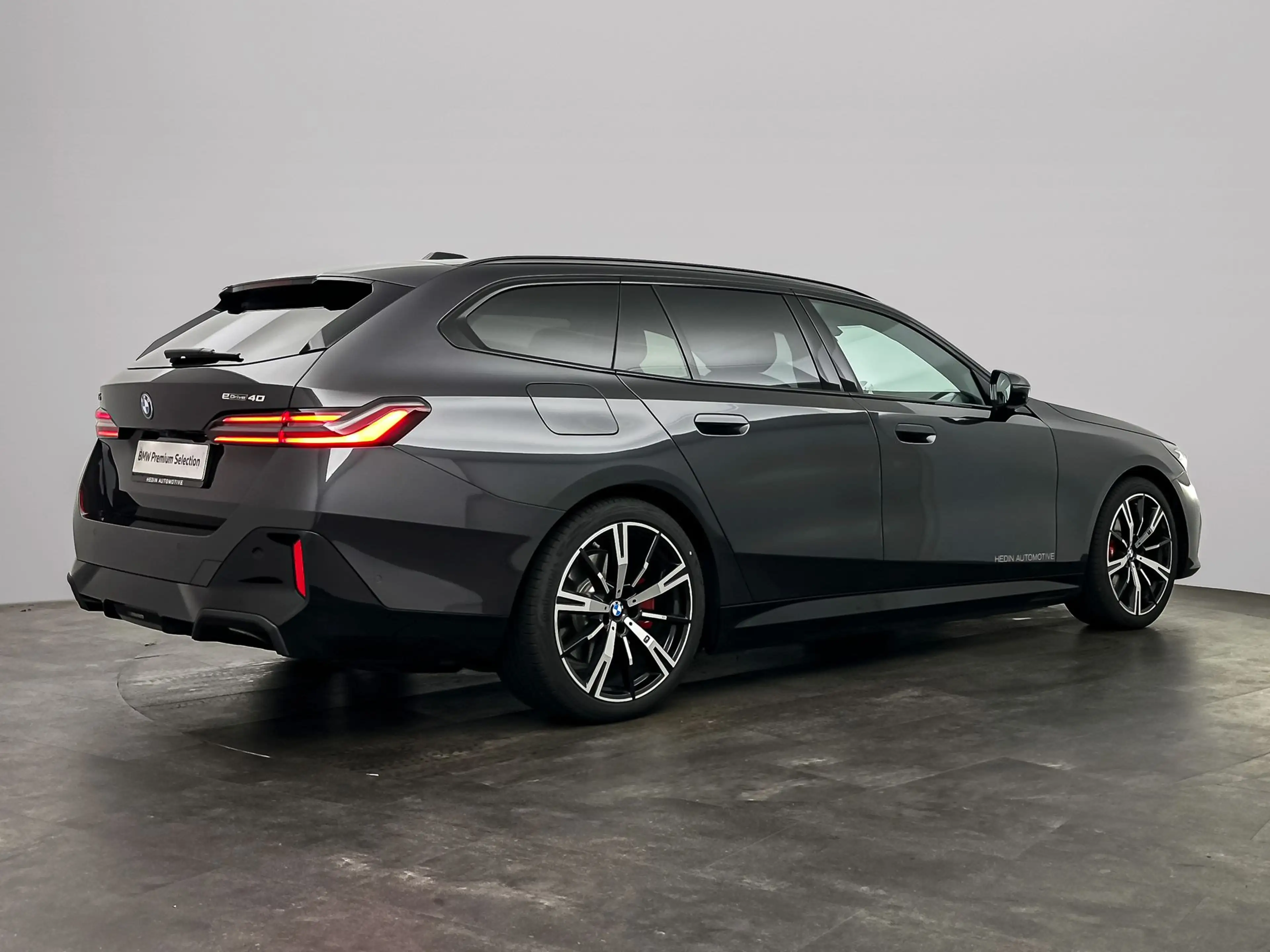 BMW i5 Touring eDrive40 M Sport Edition 84 kWh M-Sport Pr — photo 2