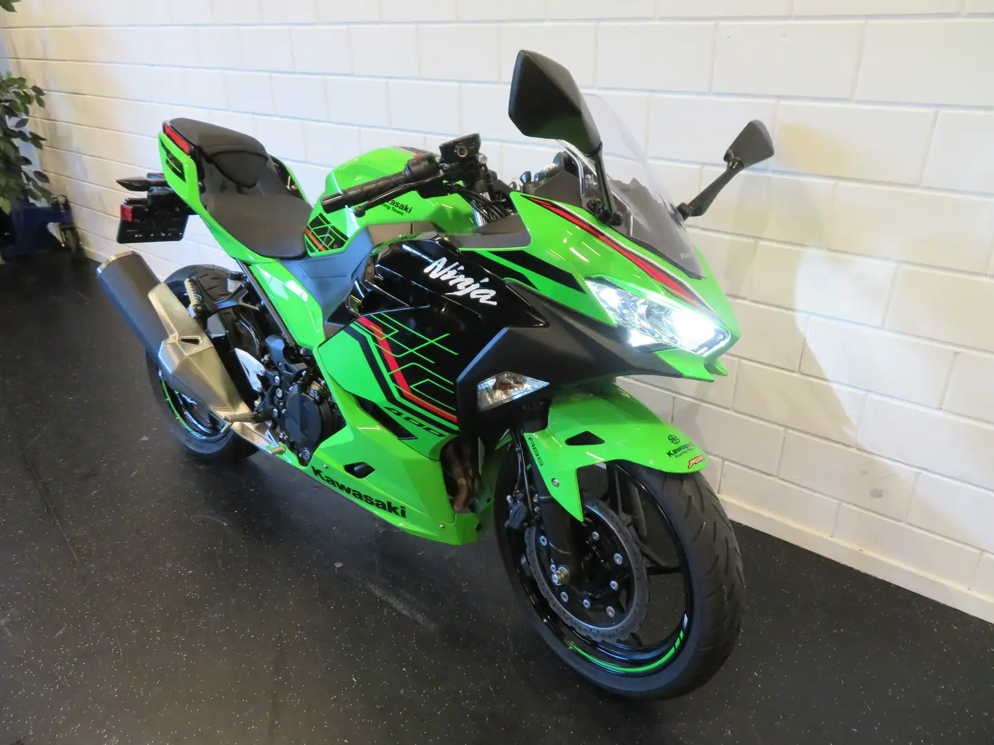 Kawasaki Ninja 400 ABS NIEUWSTAAT! Зелёный - 2