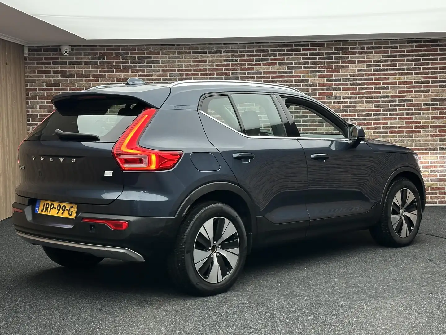 Volvo XC40 1.5 T4 Recharge Inscription Expression Automaat Cr Blau - 2
