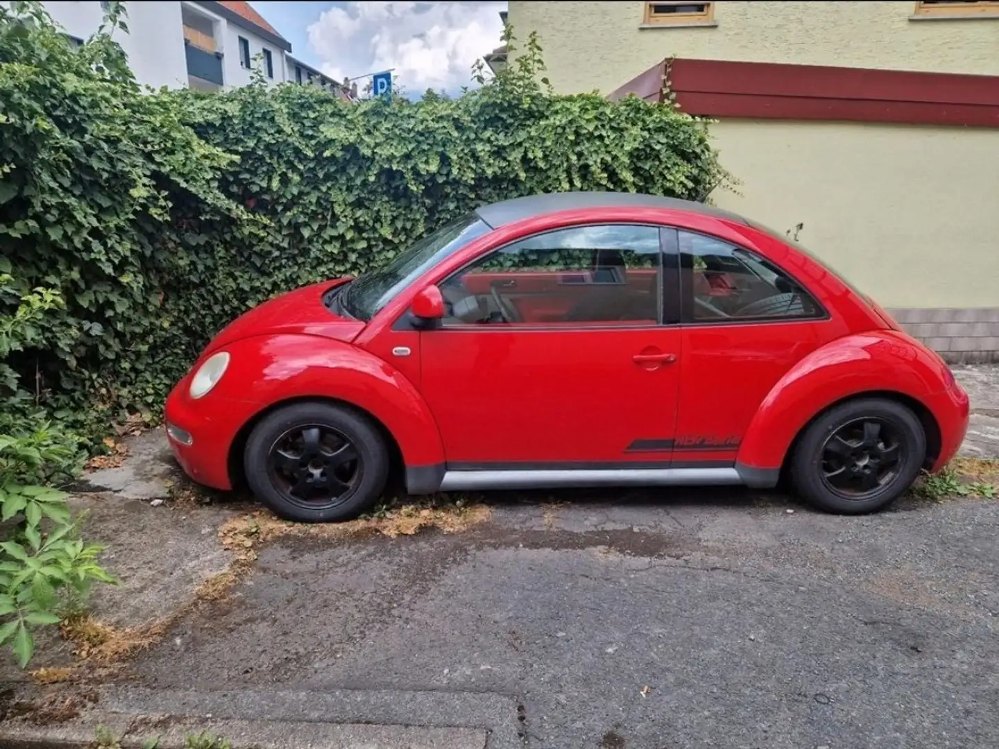 Volkswagen New Beetle New Beetle 2.0 Червоний - 1