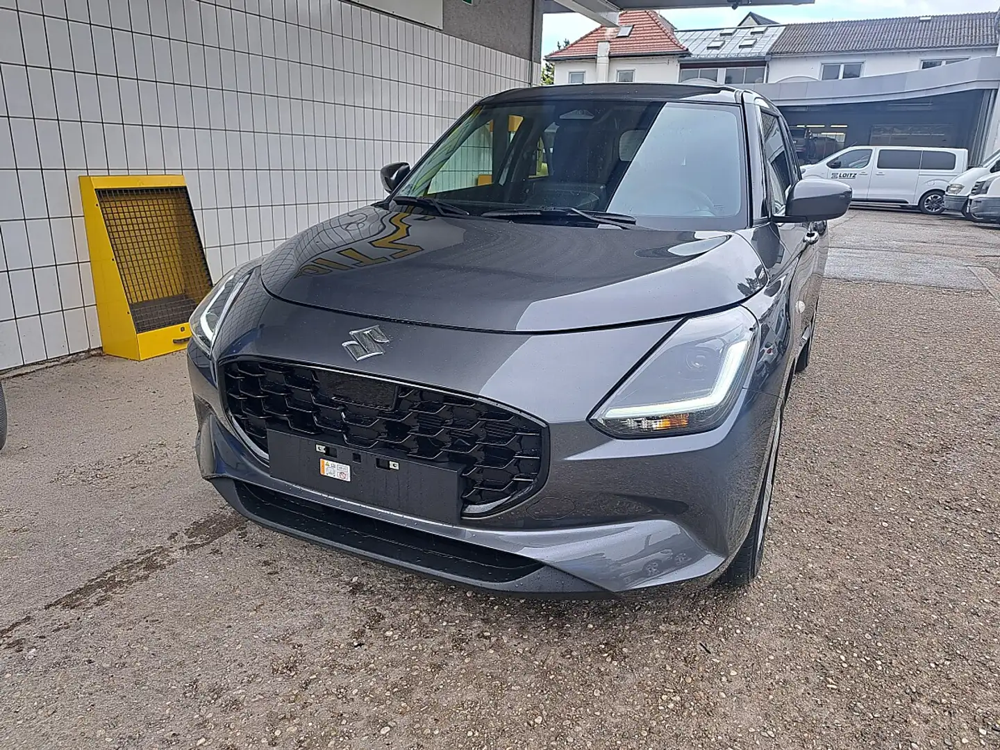 Suzuki Swift 1,2 Hybrid Shine Grau - 2