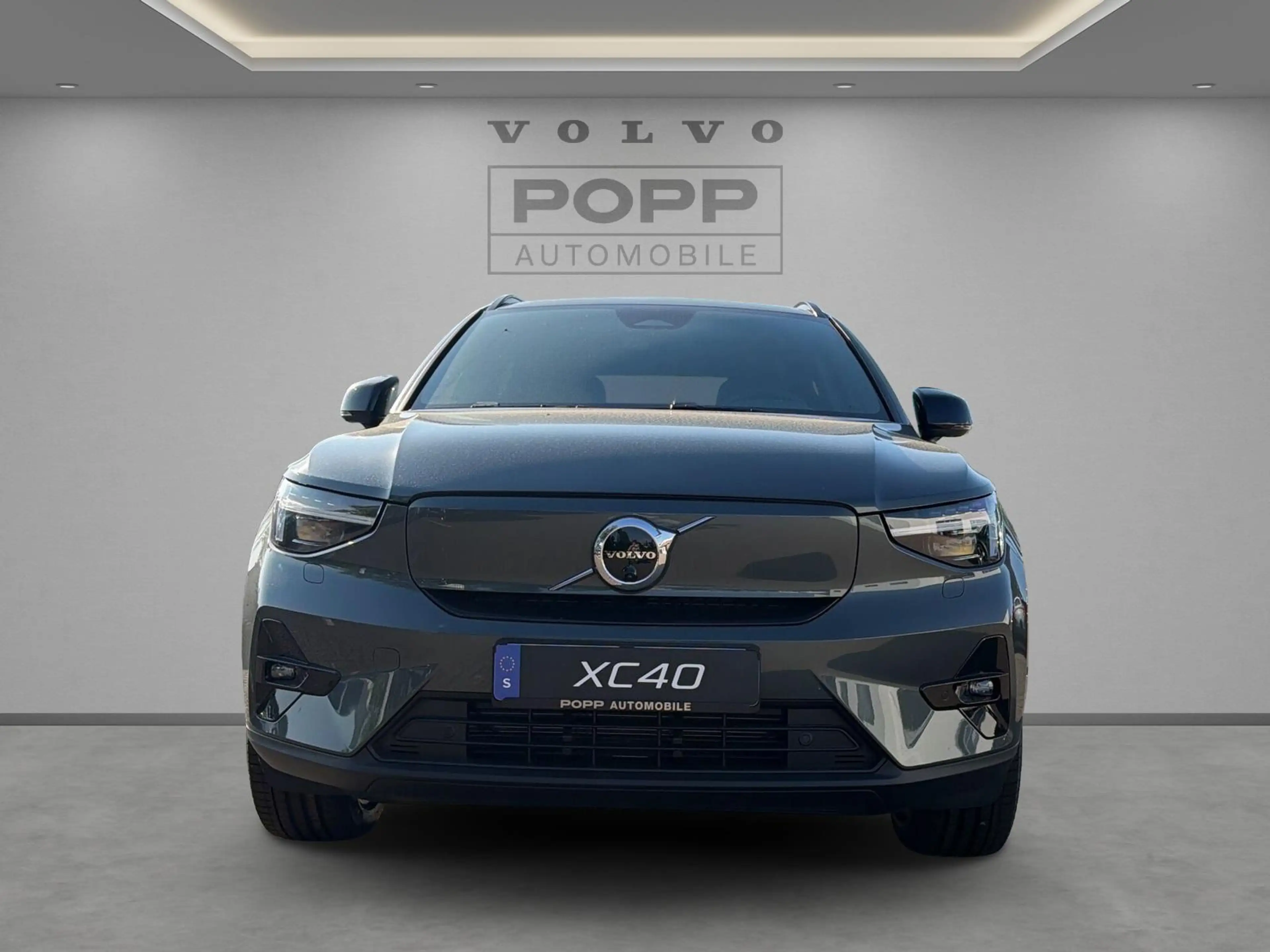 Volvo EX40 Single Motor Ext. Range RWD Plus Dark 360° PANO — photo 8
