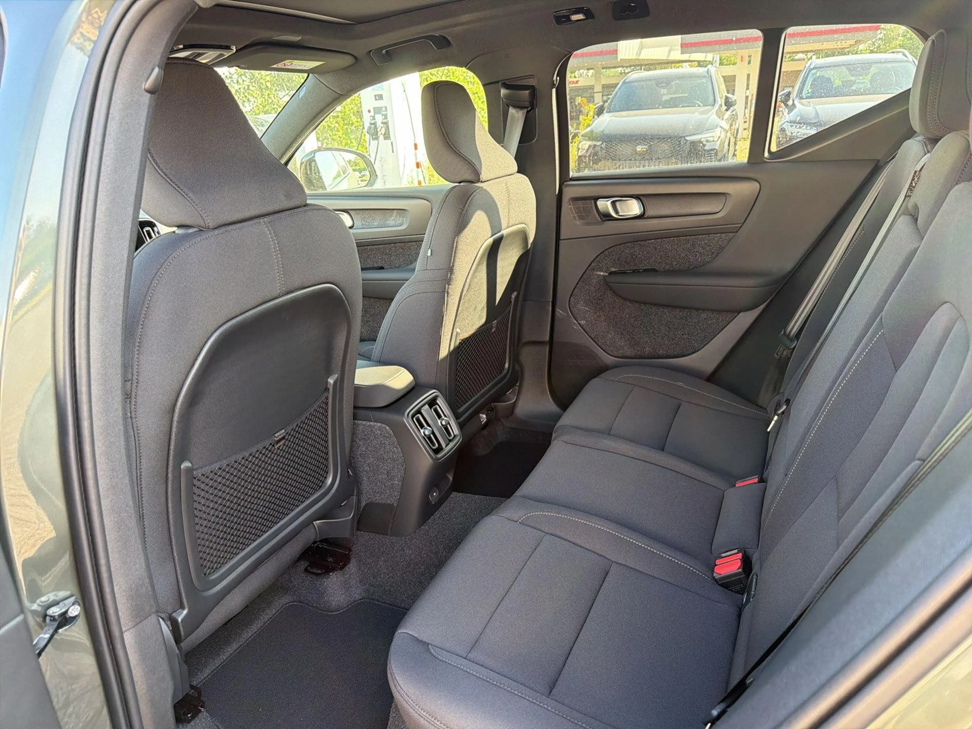 Volvo EX40 Single Motor Ext. Range RWD Plus Dark 360° PANO — photo 14