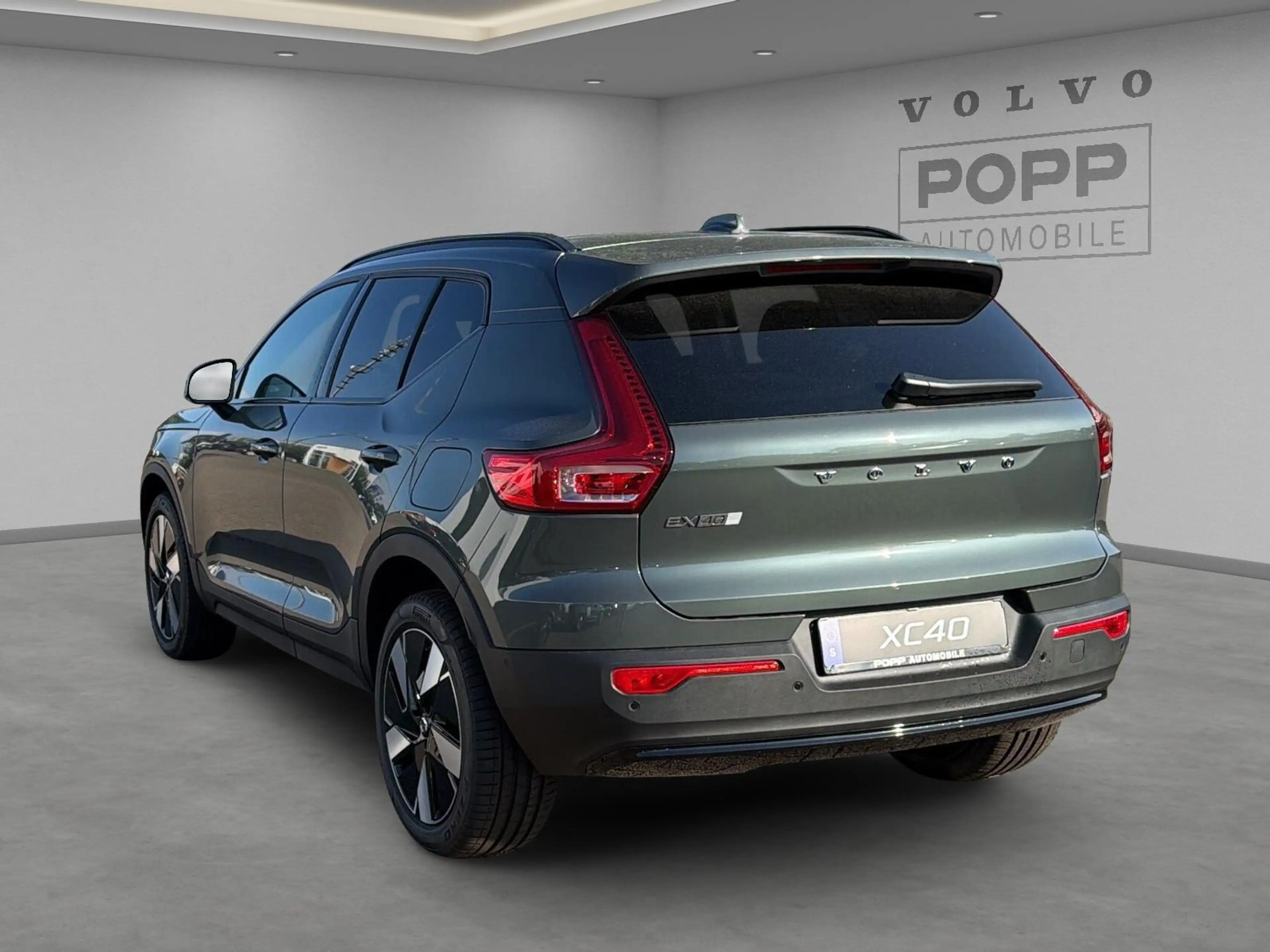 Volvo EX40 Single Motor Ext. Range RWD Plus Dark 360° PANO — photo 3