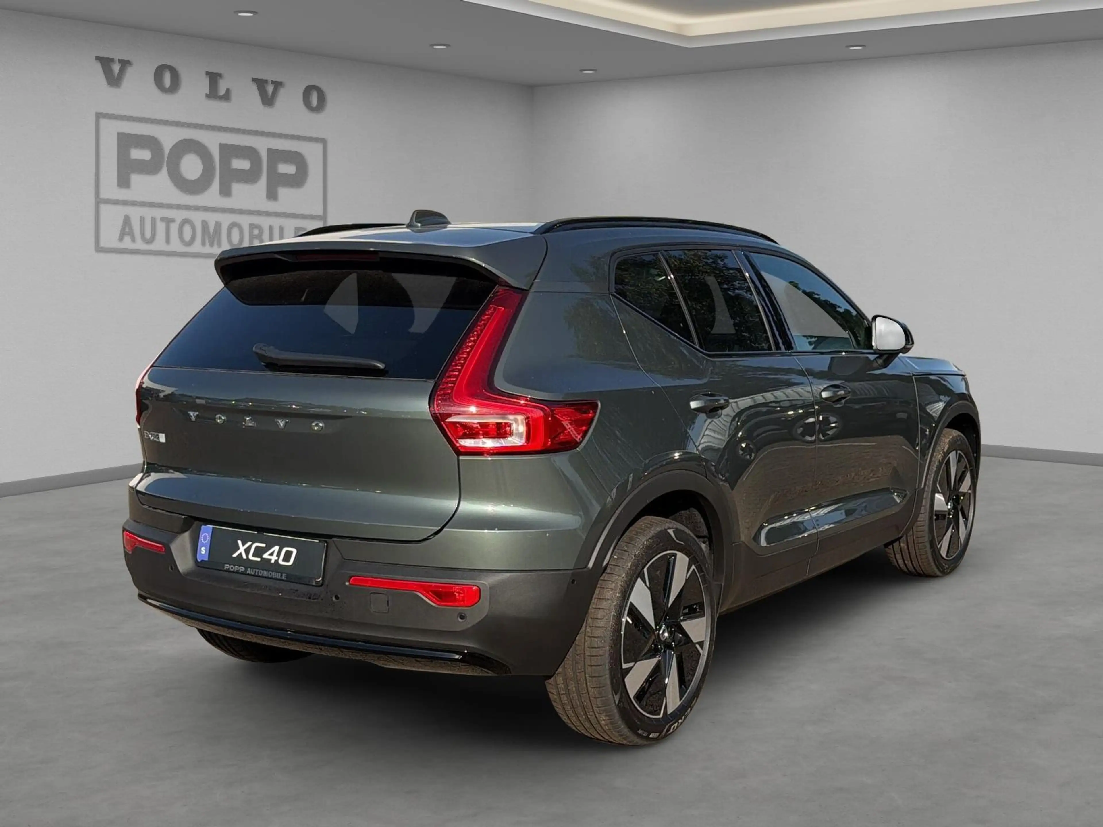 Volvo EX40 Single Motor Ext. Range RWD Plus Dark 360° PANO — photo 5