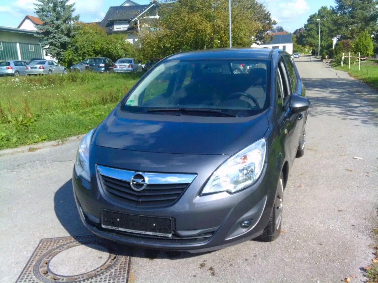Opel Meriva B Edition nur 30 TKM HU neu Grau - 1