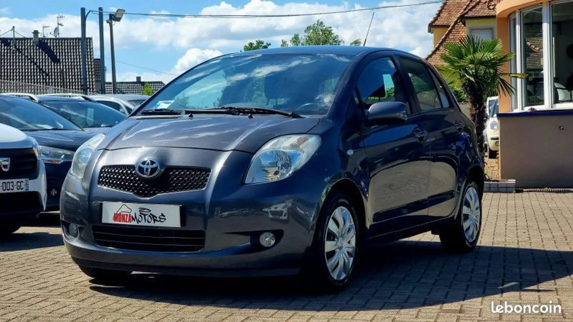Toyota Yaris 87 VVT-I MULTIMEDIA 5P Gris - 2