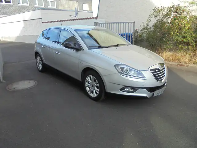 Lancia Delta Gold 1. Hand*PDC*Temp.*Navi*Leder/Alcantara*SHZ*Top Zustand