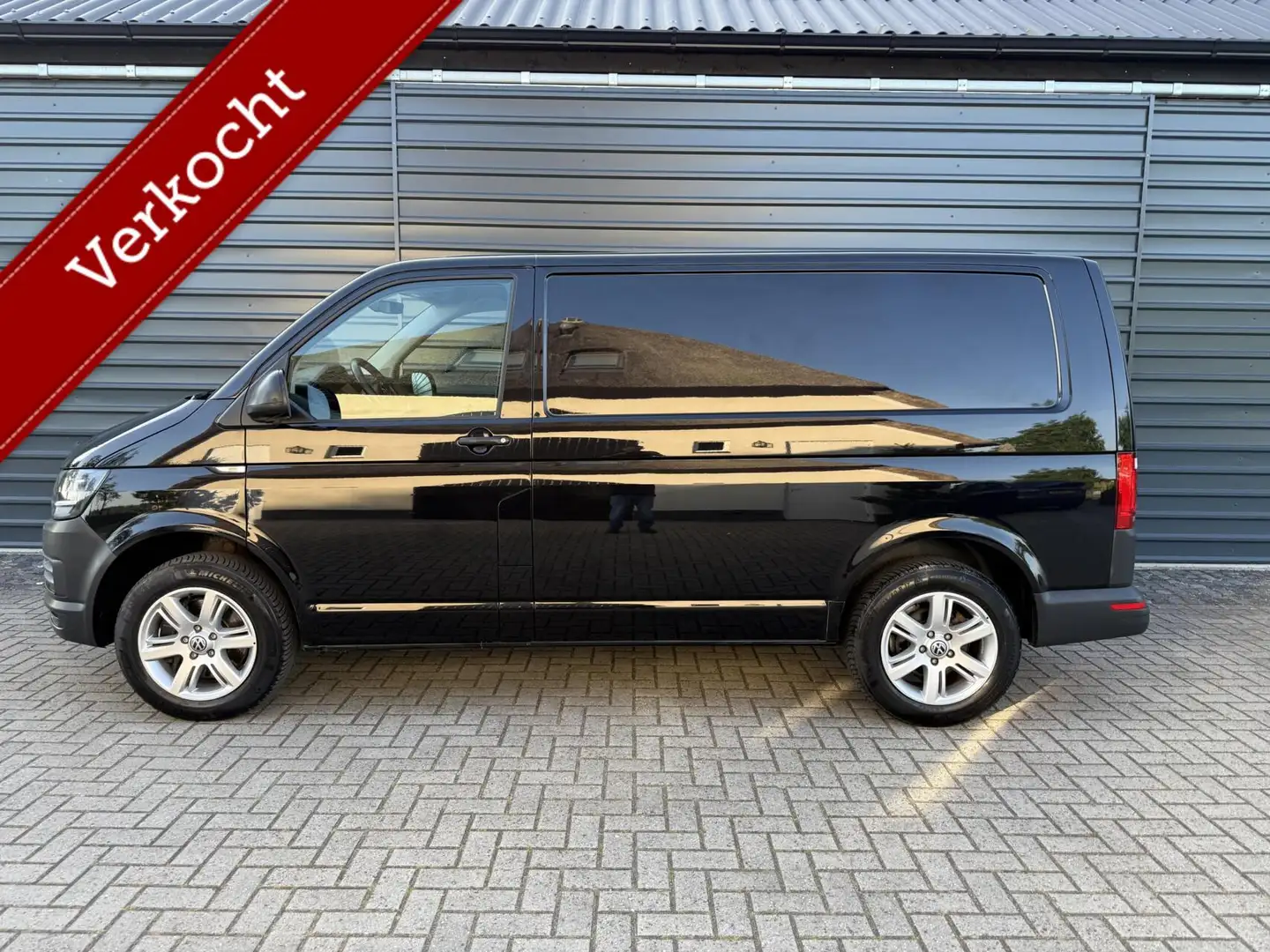 Volkswagen T6 Transporter 2.0 TSI Benzine Automaat 204PK !! Navi Zwart - 2