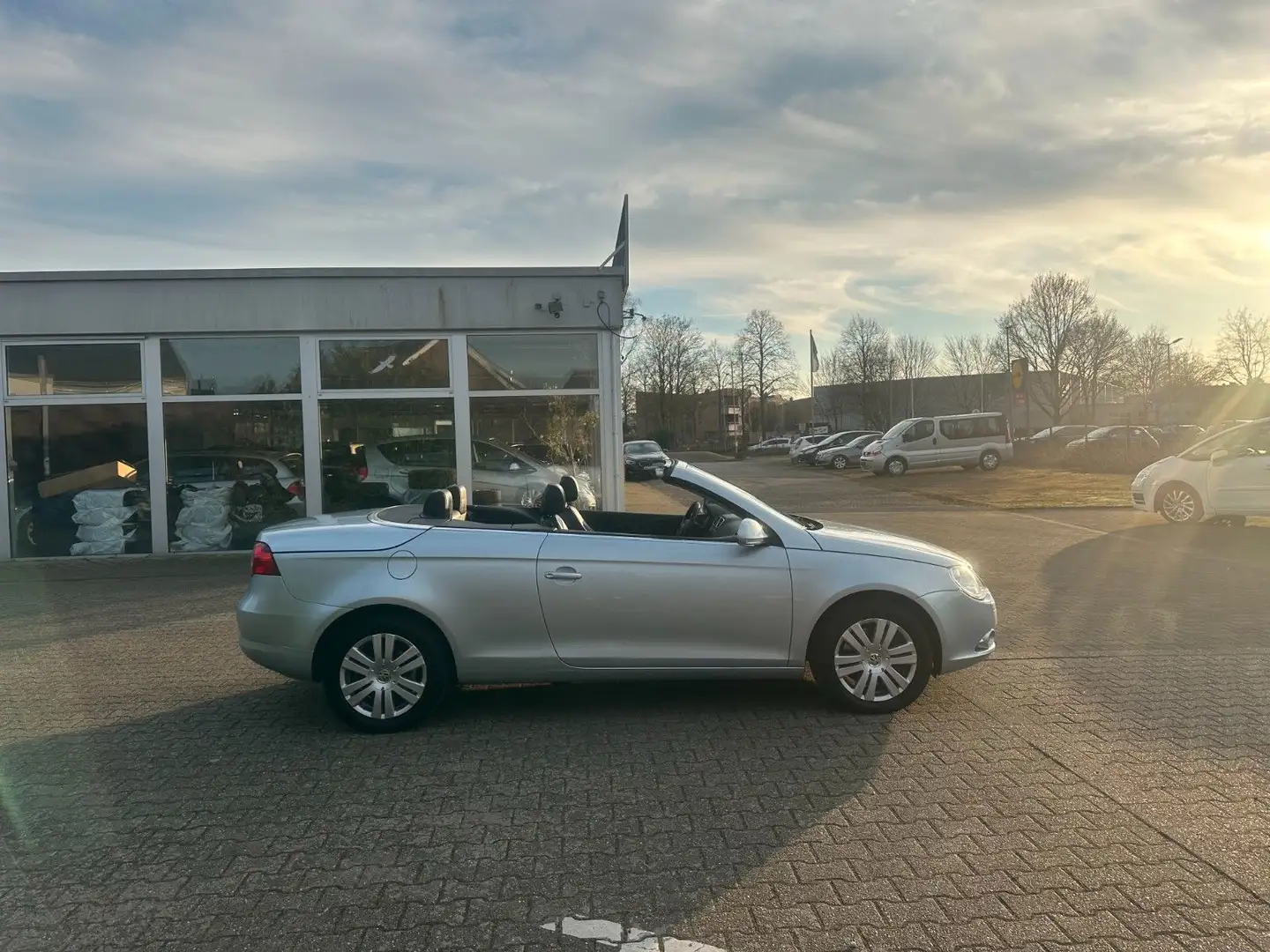 Volkswagen Eos 2.0 TDI*CABRIO*NAVI+DVD*VOLLEDER*SPORT SITZE Zilver - 2