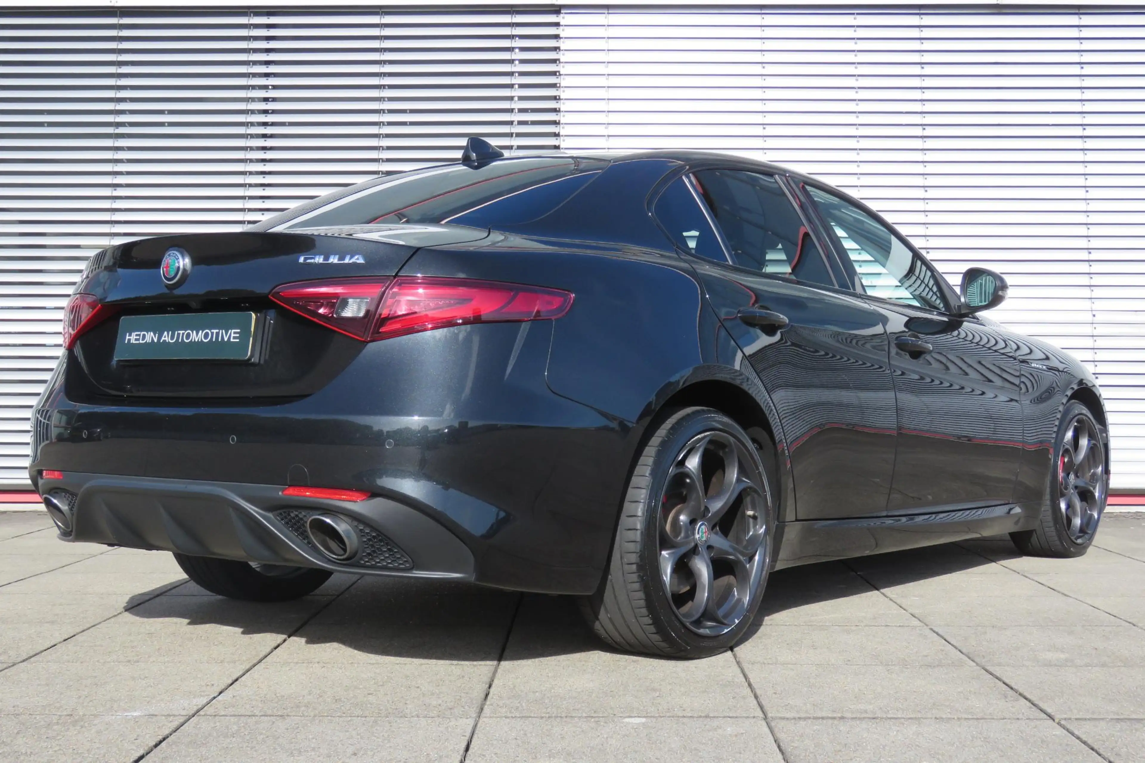 Alfa Romeo Giulia 2.0 T AWD Veloce — photo 2