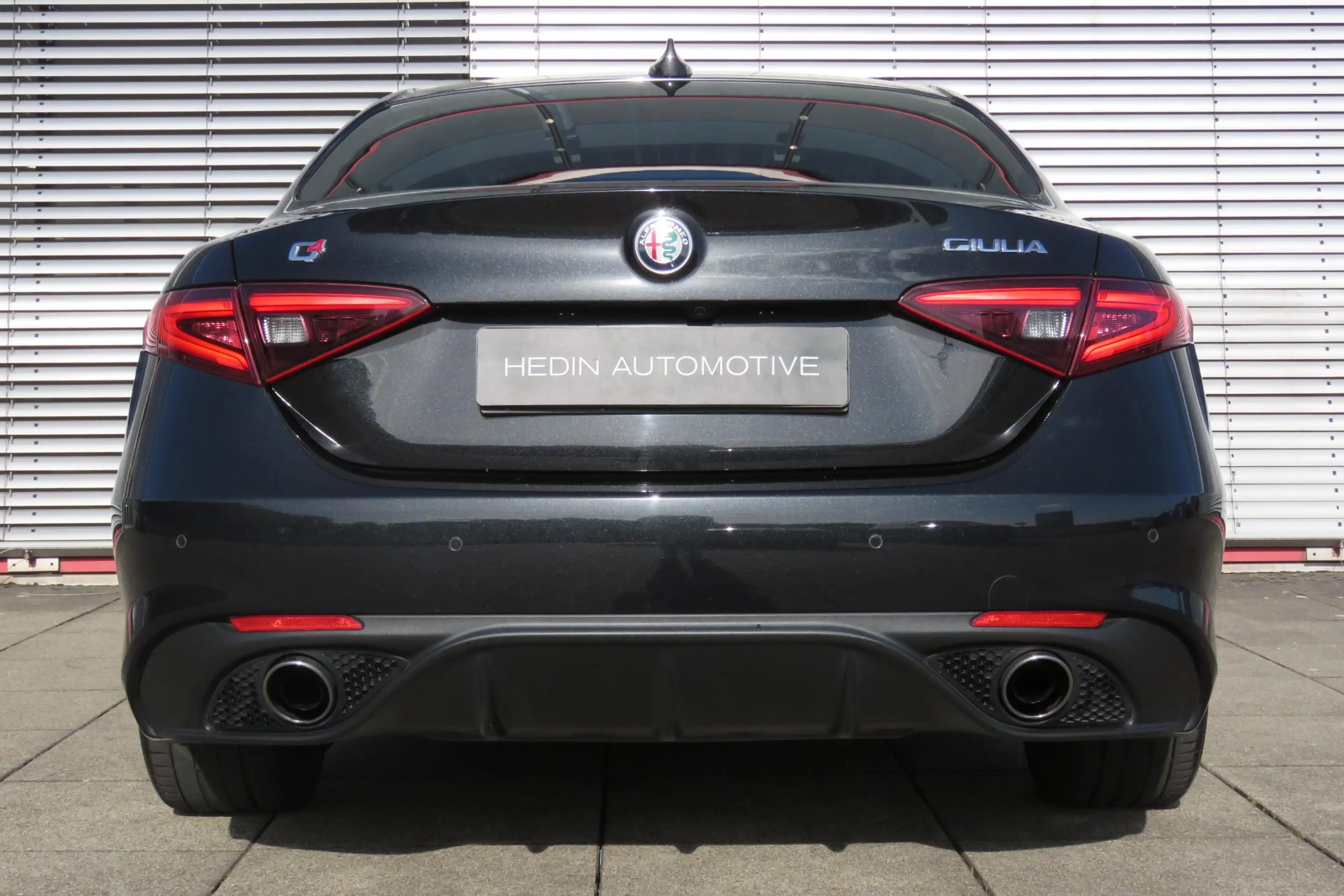Alfa Romeo Giulia 2.0 T AWD Veloce — photo 7