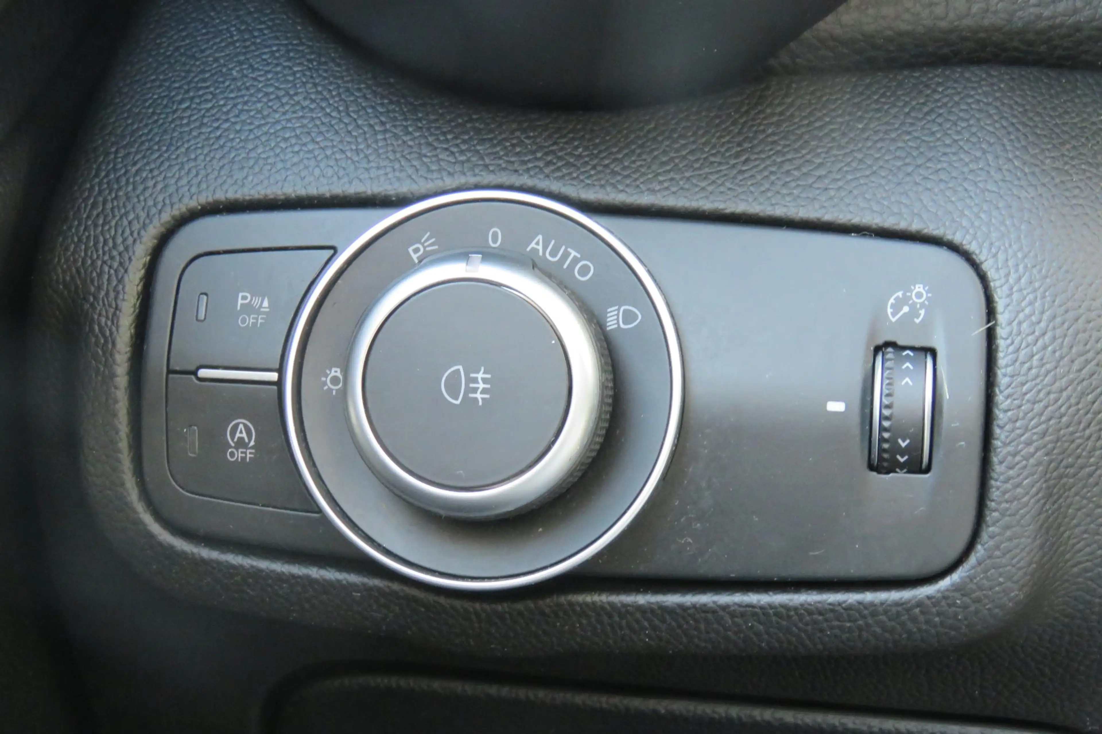 Alfa Romeo Giulia 2.0 T AWD Veloce — photo 15