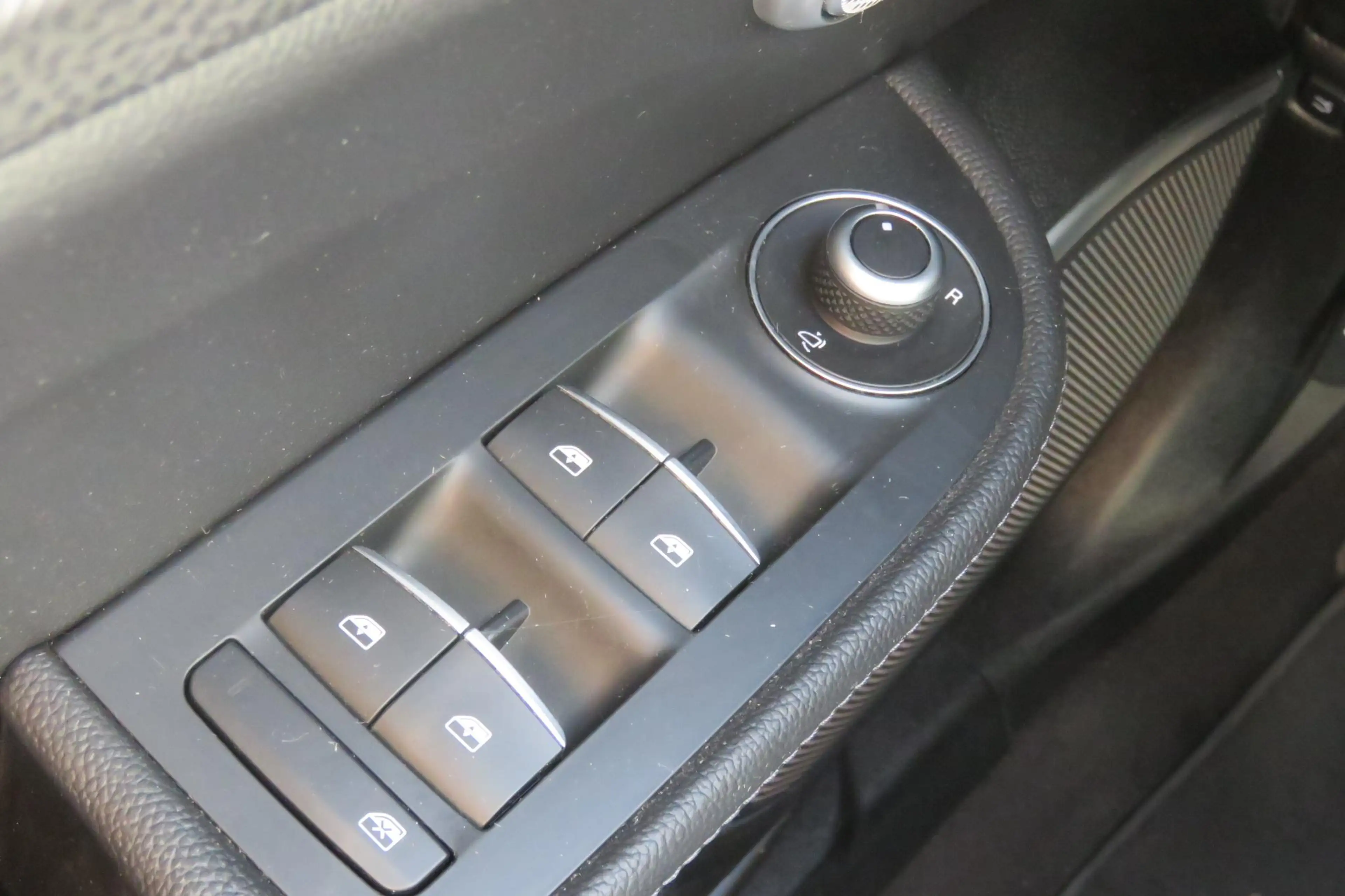 Alfa Romeo Giulia 2.0 T AWD Veloce — photo 14