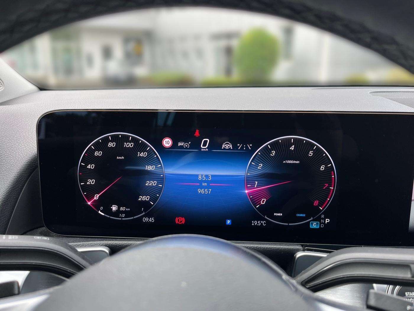 Mercedes-Benz GLB 220