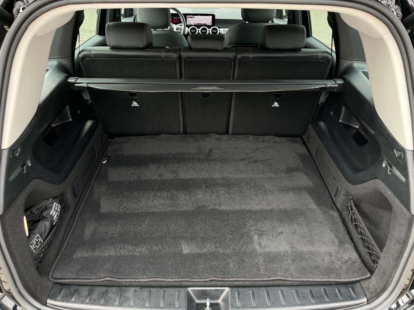 Mercedes-Benz GLB 220