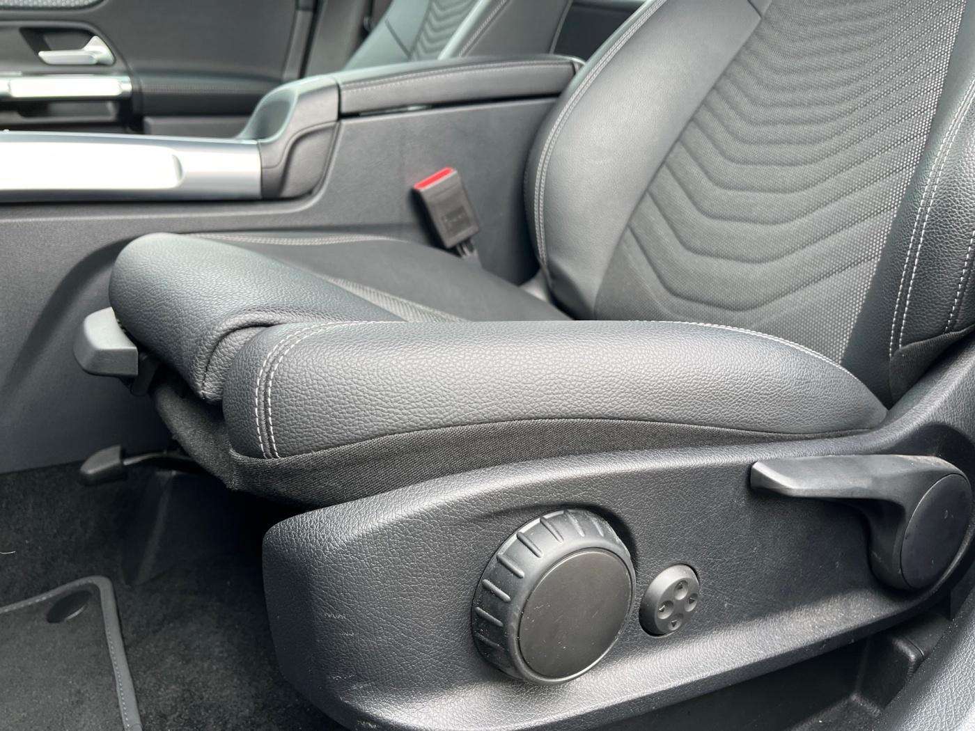 Mercedes-Benz GLB 220