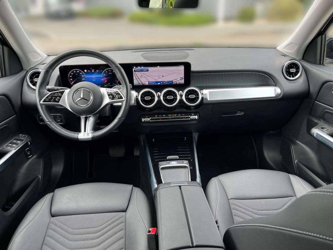 Mercedes-Benz GLB 220