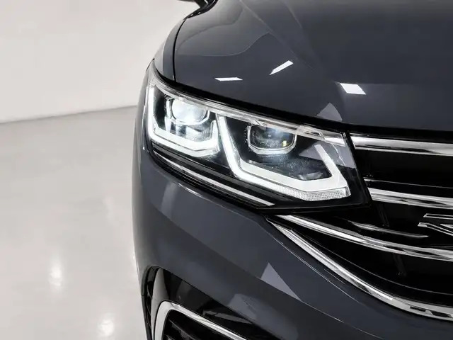 Volkswagen Tiguan view 4