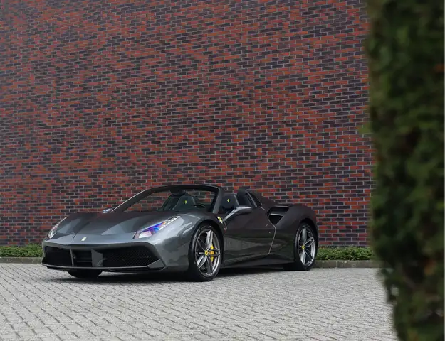 Ferrari 488 view 16