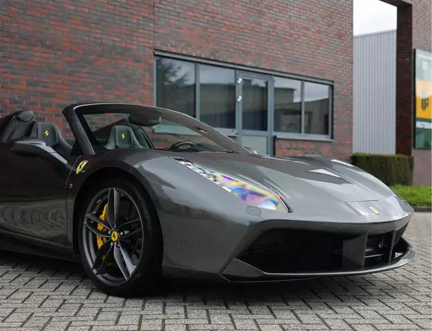 Ferrari 488 view 8