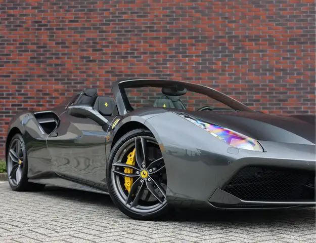 Ferrari 488 view 6