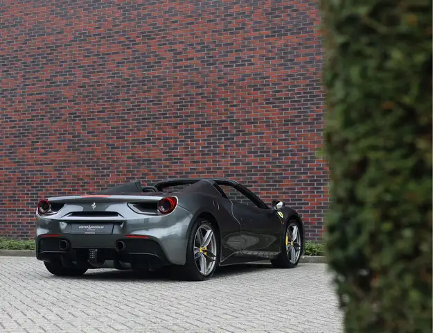 Ferrari 488 view 17