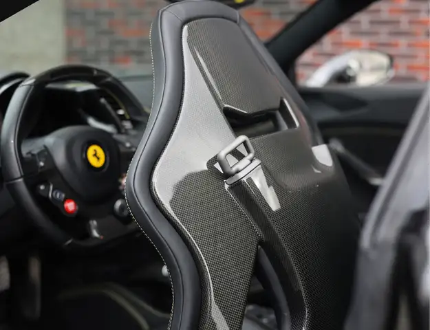 Ferrari 488 view 5