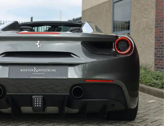 Ferrari 488 view 13