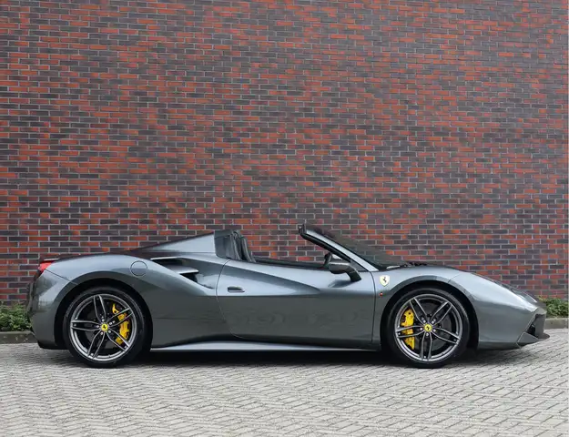 Ferrari 488 view 14