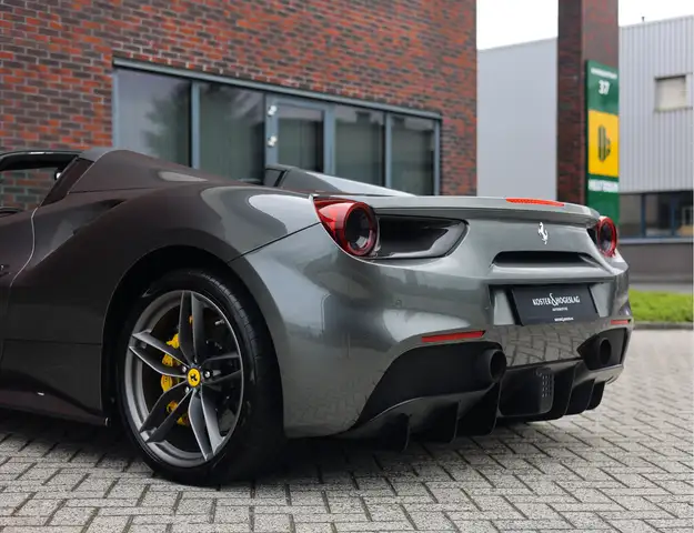 Ferrari 488 view 10