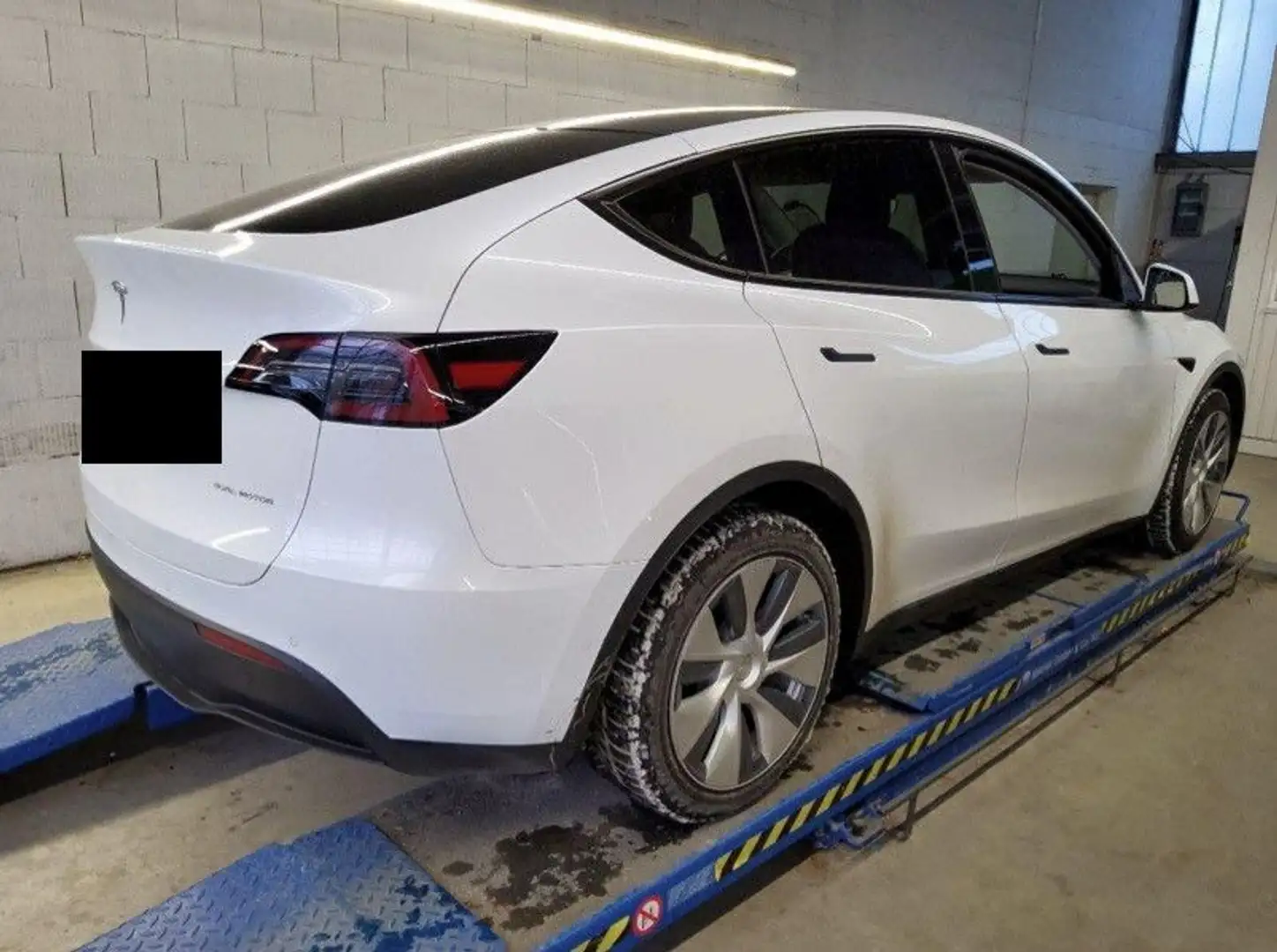 Tesla Model Y Long Range Dual AWD Autopilot Pano Kam Blanc - 2