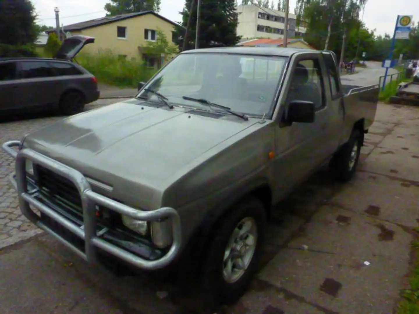 Nissan Pick Up 4WD King Cab 2,5TD 77 KW 101PS Szary - 2