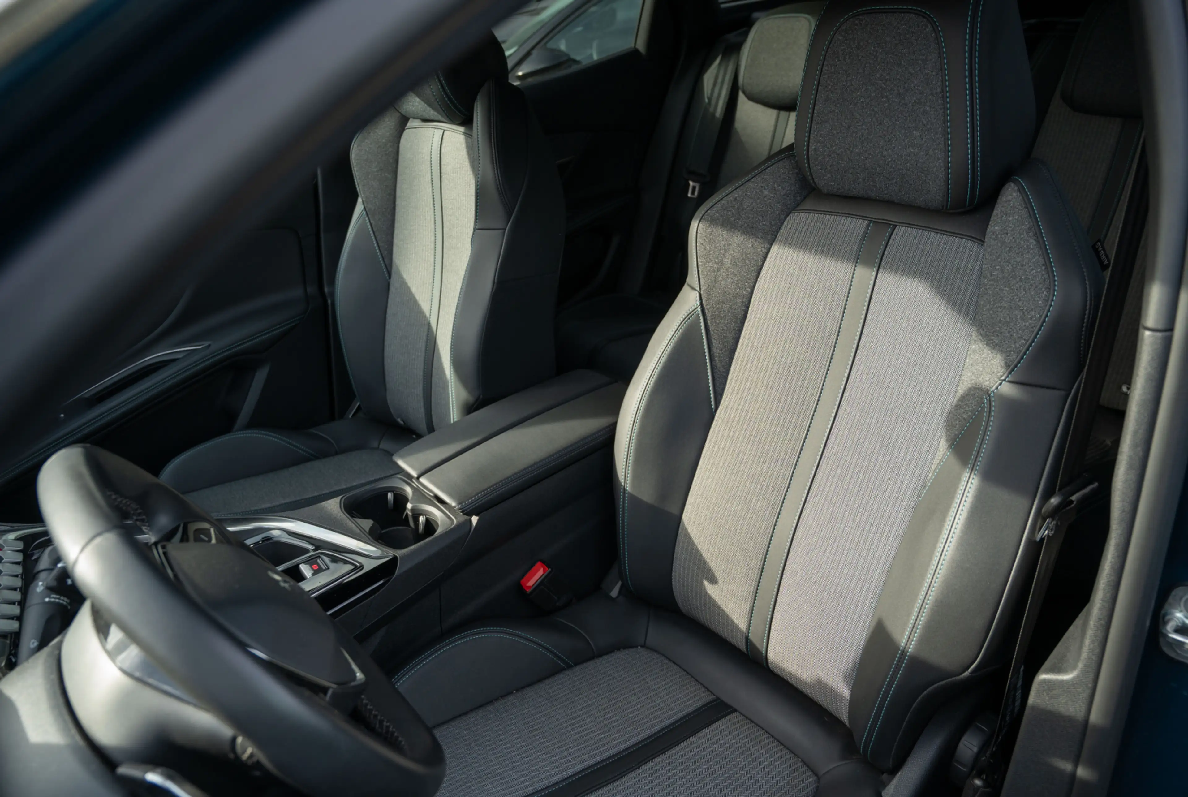 Peugeot 3008 Allure Pack 1.2 PureTech 130 EAT8 *NAVI*GRIP-CONTROL* *INVENTUR-SALE* — photo 5