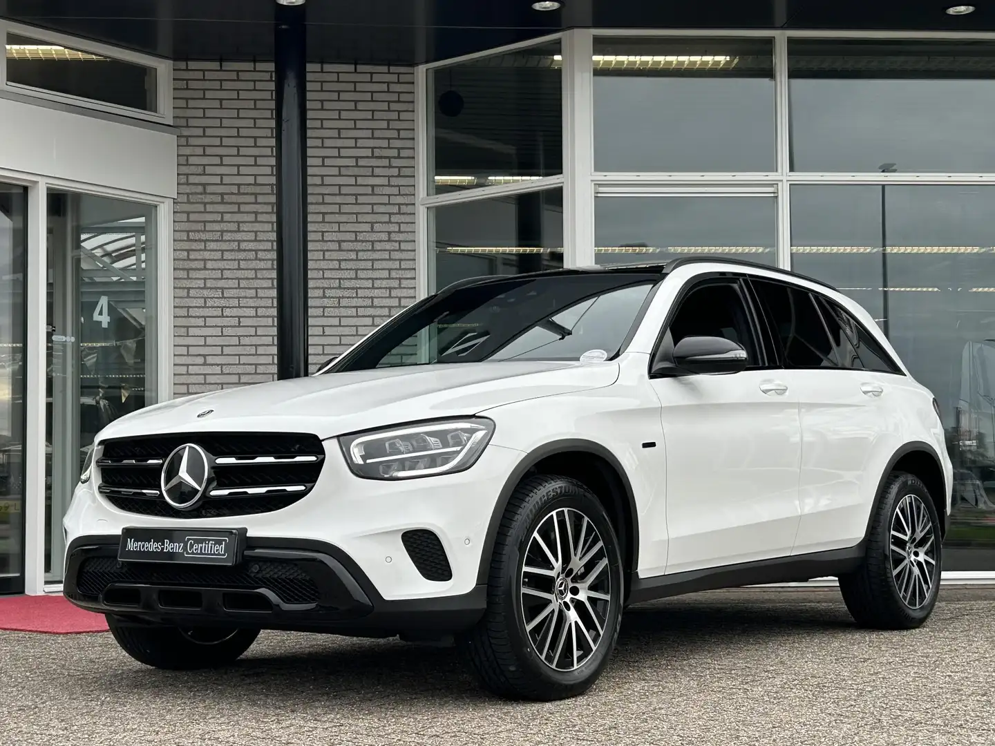 Mercedes-Benz GLC 300 300e 4MATIC Luxury | Panoramadak | Trekhaak Wit - 2